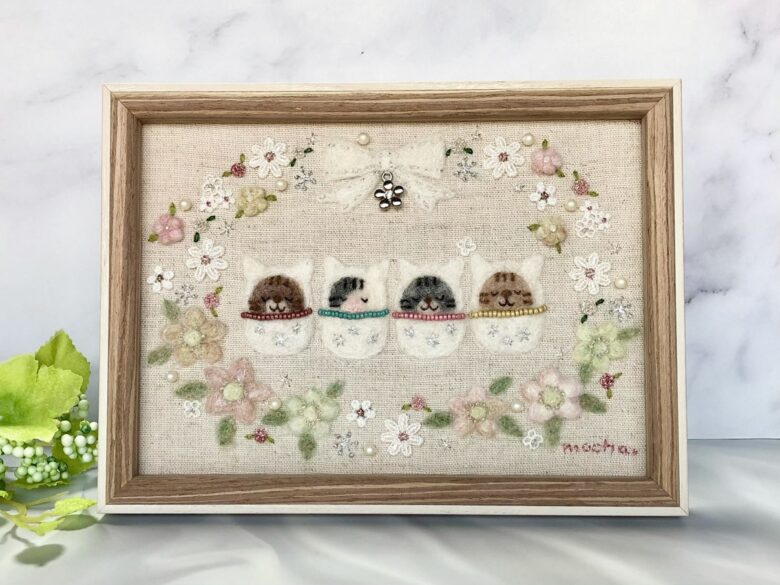 ねことクリスマスローズの花のリース・羊毛フェルト【冬の額飾り お買い得セール開催中 ネベチャン様 クリスマス 羊毛フェルト おもちゃ/人形