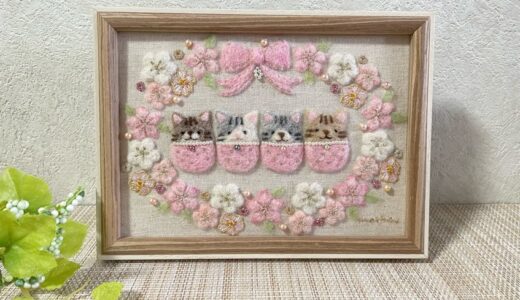 【羊毛フェルト刺繍】梅と桃の花のリースと4匹のねこの春の額飾り