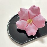 【ダイソー】100均の材料で作るちりめん細工・つるし飾り「桜の花」