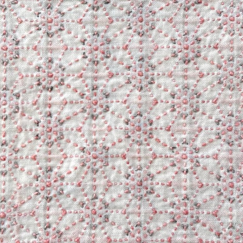 セリアの刺し子ふきん「桜」模様。満開の花が咲く美しいデザイン。