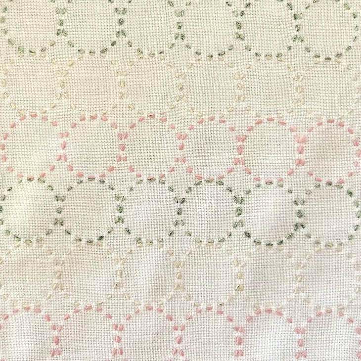 セリアの刺し子ふきん「丸つなぎ」模様。丸が連なる柔らかなデザイン。