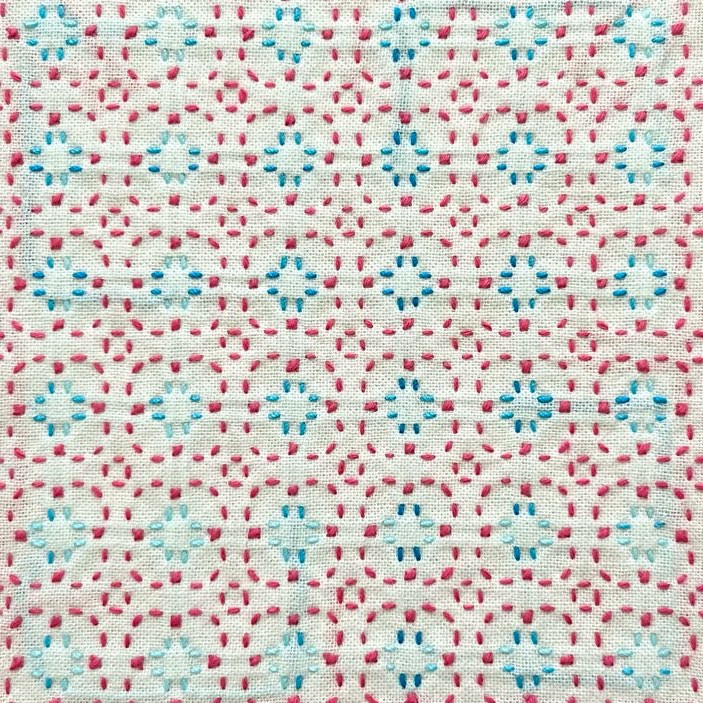 セリアの刺し子ふきん「満開朝顔」の模様。朝顔の花をモチーフにした華やかな模様。