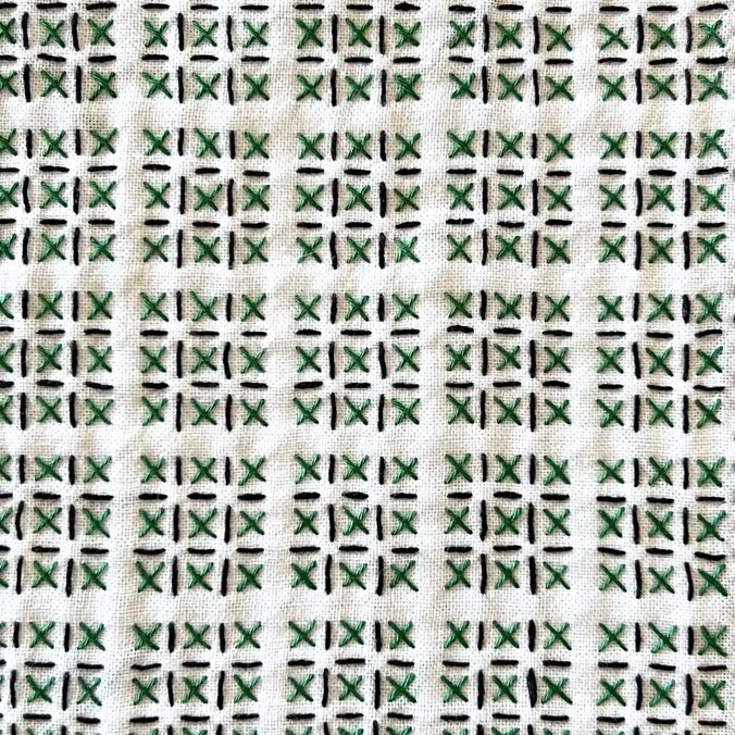 米模様の入った枡目が連続する伝統文様。