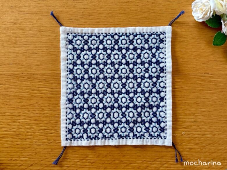 アレンジ刺し子ふきん「雪の結晶」の裏側の写真。