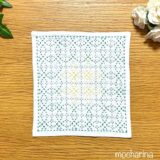 完成したセリアの刺し子ふきん「八角つなぎ」の写真。