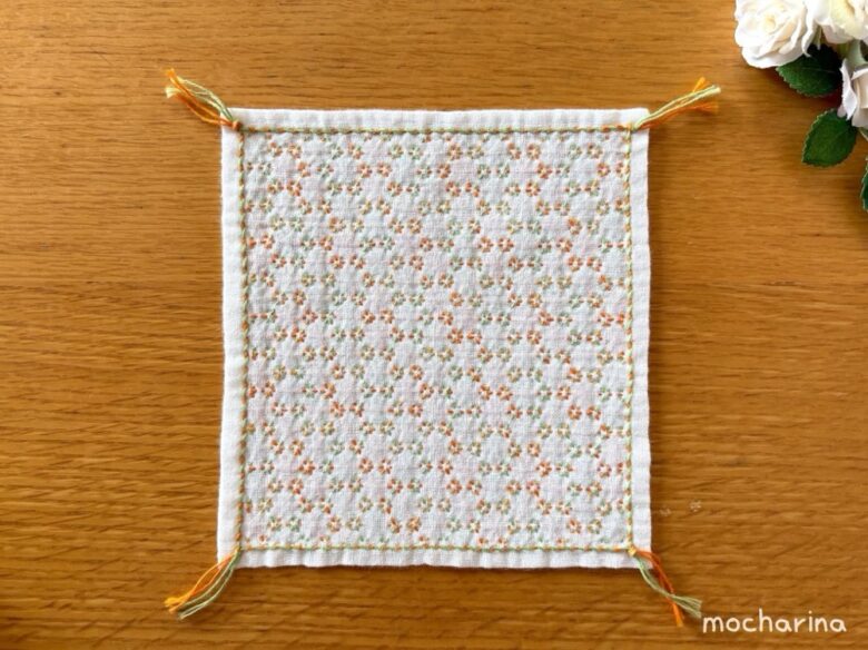 セリアの刺し子ふきん「角亀甲つなぎ」の完成写真。