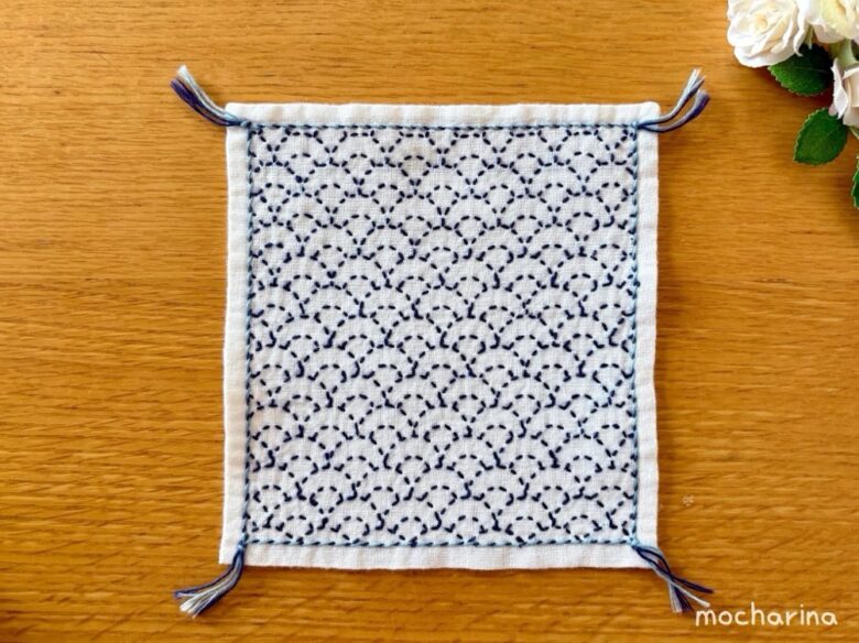 セリアの刺し子キット「青海波」の写真。