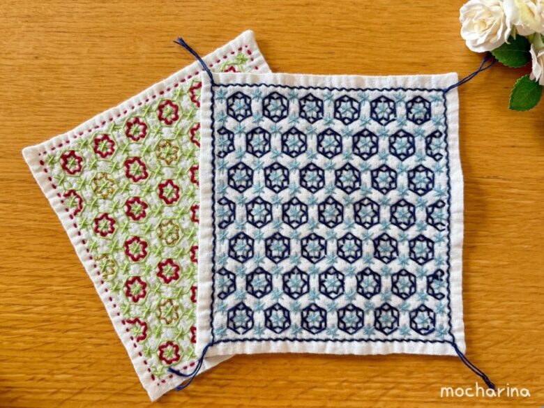 刺し子ふきん2枚を並べた写真。「変わり亀甲」の裏側と、アレンジ刺し子ふきん「雪の結晶」。