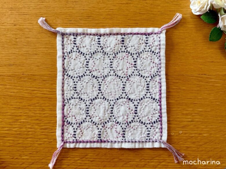 セリアの刺し子ふきん「朝顔」の完成写真。