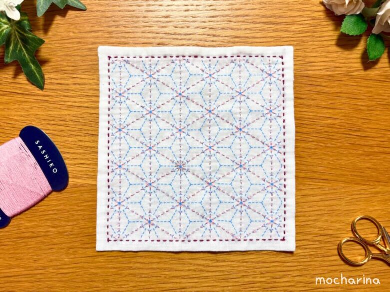 麻の葉の模様の直線を縫った写真。