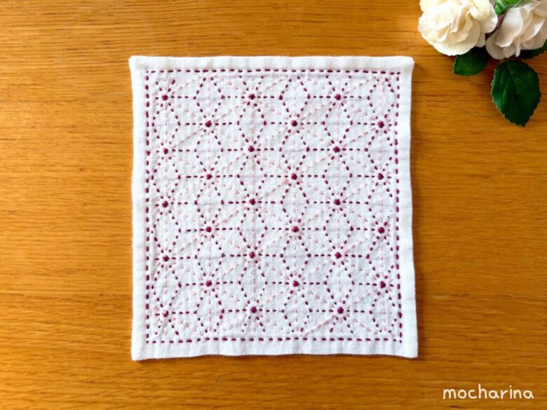 アレンジ刺し子ふきん「麻の葉」裏側の完成写真。