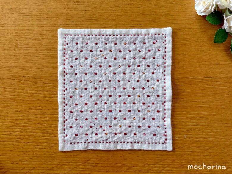 刺し子ふきん「小花刺し」の裏側の写真。