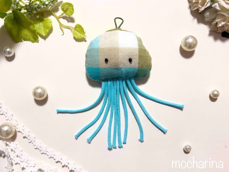 猫おもちゃのぬいぐるみ「クラゲ」の完成写真。