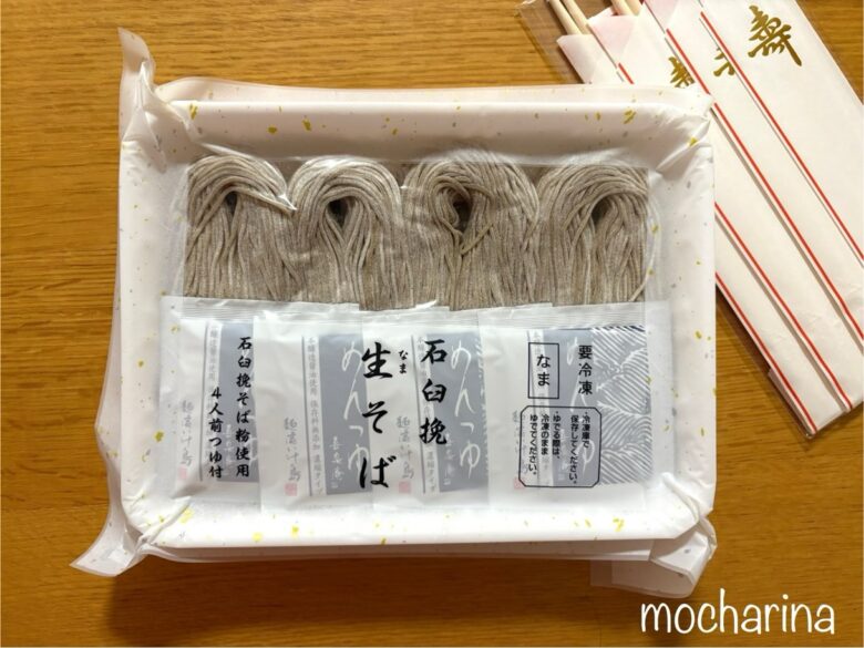 生そばと祝い箸、4人前の写真。