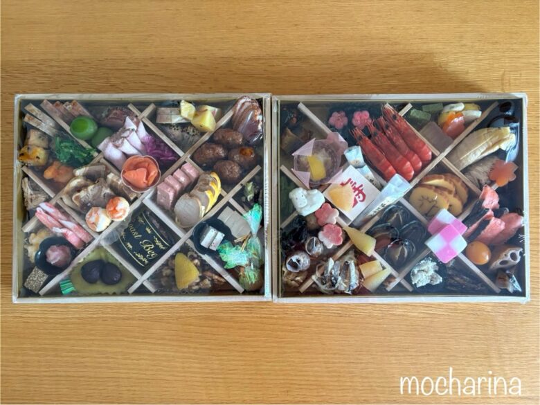 ジャパネットたかたのお節2段中の写真。和の重と洋の重が並んでいる様子。