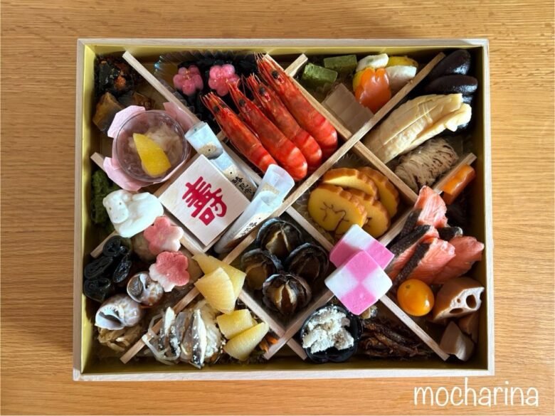 お節の和の重の写真。