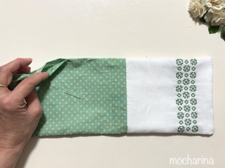 巾着袋を縫っている途中写真。返し口をとじる前の様子。