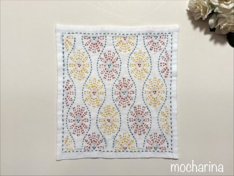 雲立涌文様の刺し子ふきんの裏側の完成写真。