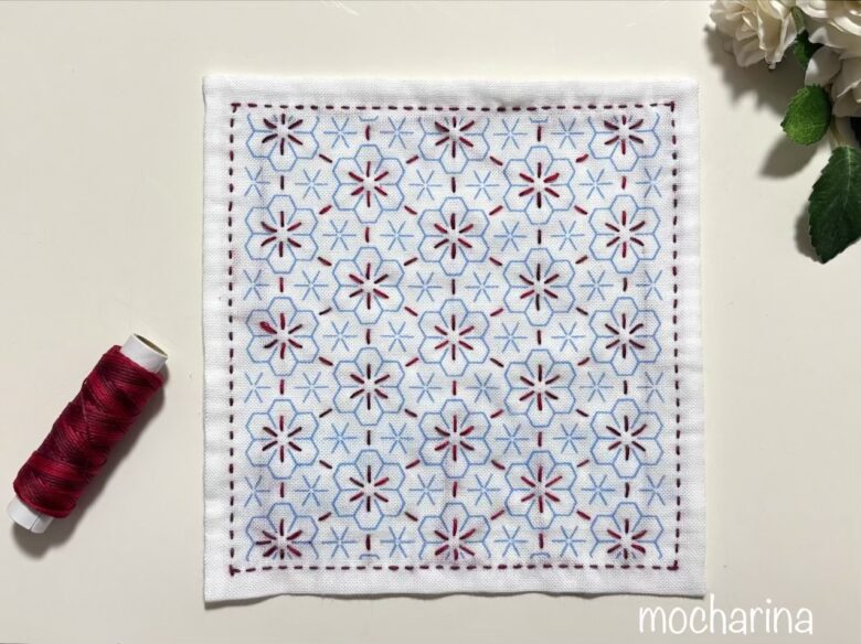 「花紋様」の花芯を縫い終わった写真。