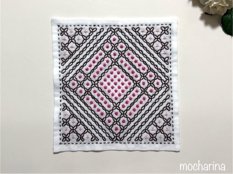 和柄MIXの刺し子ふきんの完成写真。