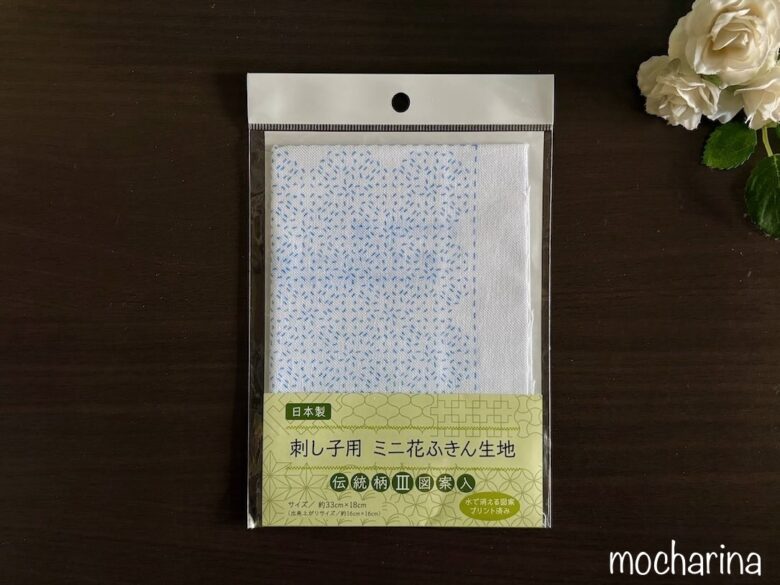 セリアの刺し子キット「変わり四つ葉」の写真。