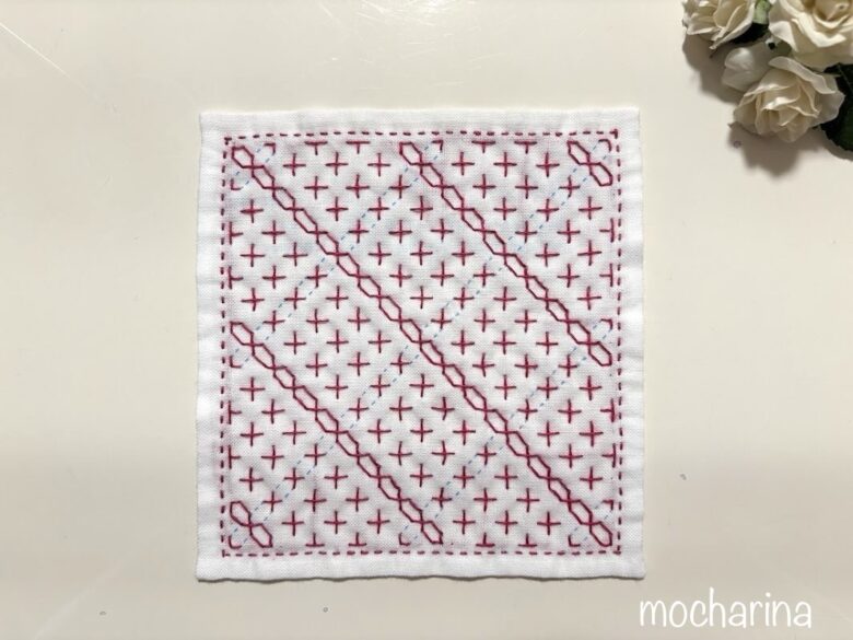 ビスケット模様の斜めの線を縫った写真。