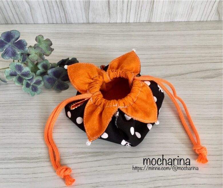 簡単可愛い かぼちゃ型の巾着袋の作り方 ハロウィン生地 Mocharina 布あそび