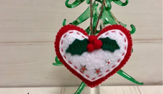 🎄フェルトのクリスマスオーナメント「ハート×ヒイラギ モチーフ」の作り方